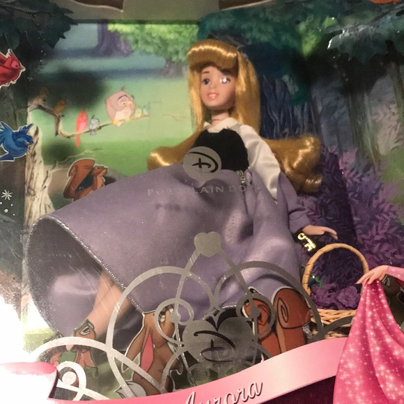 Aurora Sleeping Beauty porcelain doll - Picture 2 of 7